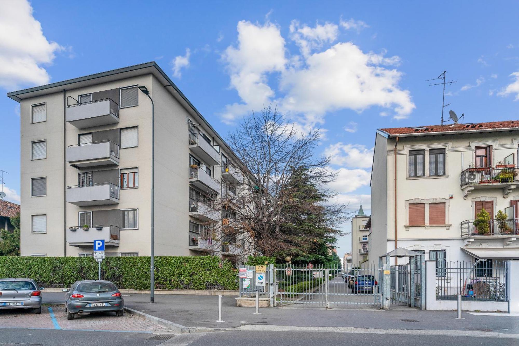 Rog27-Large Apartment With Transport Close To Home- Милано Екстериор снимка