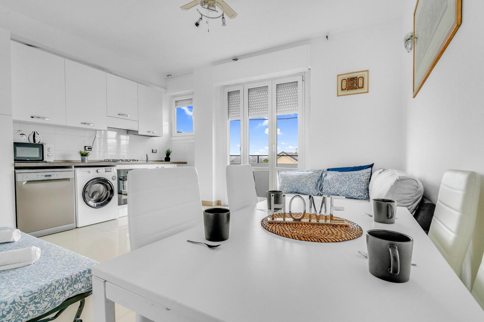 Rog27-Large Apartment With Transport Close To Home- Милано Екстериор снимка